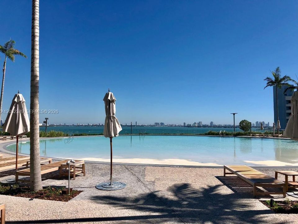 For Sale: $1,075,000 (2 beds, 3 baths, 1143 Square Feet)