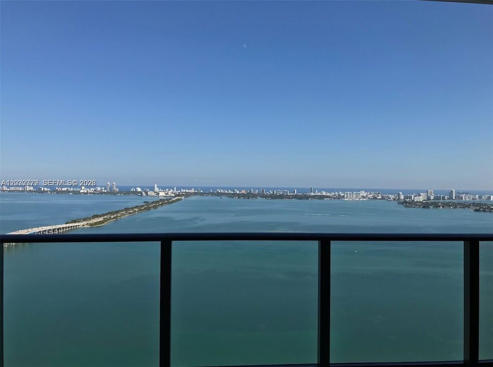 For Sale: $1,075,000 (2 beds, 3 baths, 1143 Square Feet)