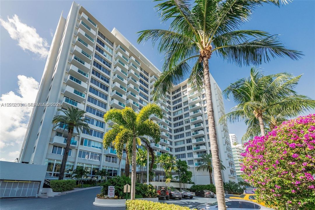 For Rent: $2,800 (1 beds, 1 baths, 970 Square Feet)