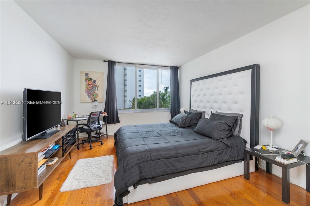 For Rent: $2,800 (1 beds, 1 baths, 970 Square Feet)