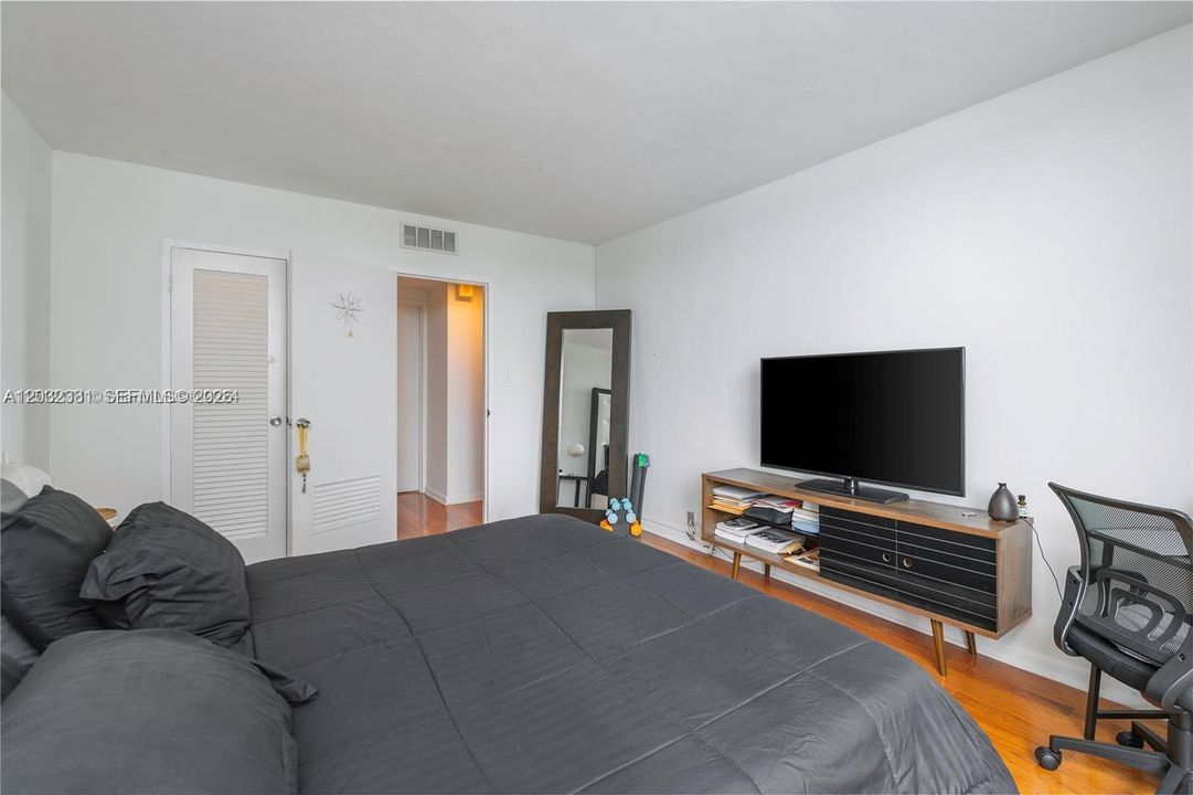 For Rent: $2,800 (1 beds, 1 baths, 970 Square Feet)