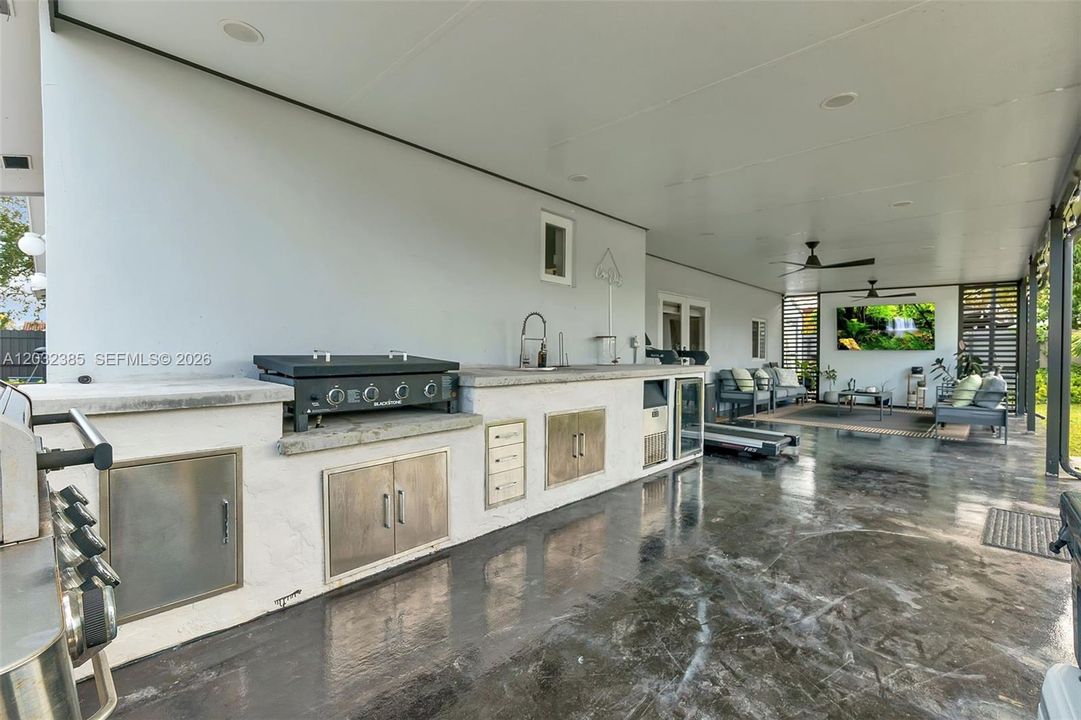 For Sale: $740,000 (3 beds, 2 baths, 1577 Square Feet)