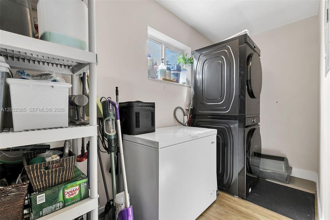 For Sale: $740,000 (3 beds, 2 baths, 1577 Square Feet)