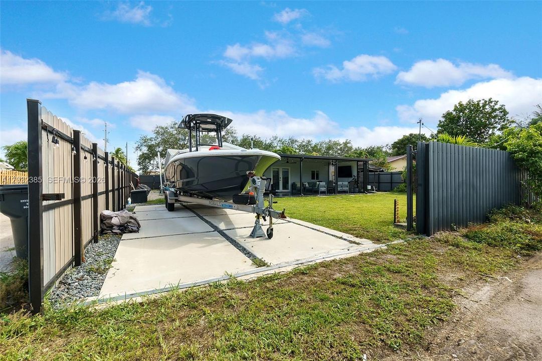For Sale: $740,000 (3 beds, 2 baths, 1577 Square Feet)