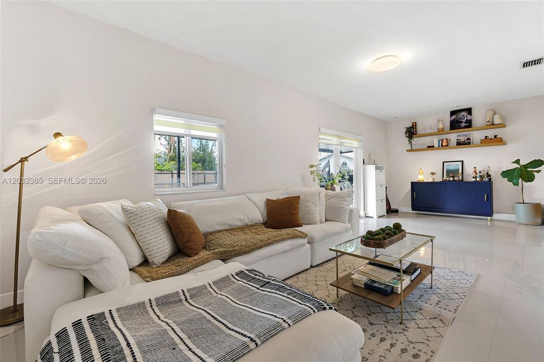 For Sale: $740,000 (3 beds, 2 baths, 1577 Square Feet)