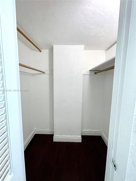 For Rent: $2,390 (1 beds, 1 baths, 1000 Square Feet)