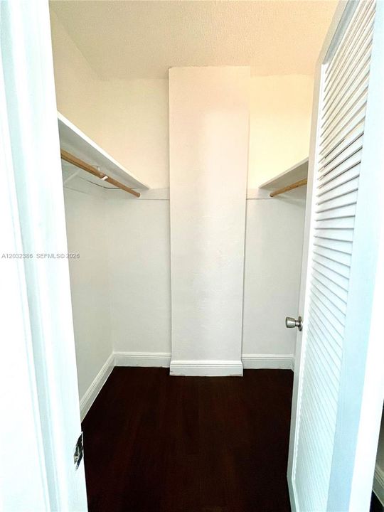 For Rent: $2,390 (1 beds, 1 baths, 1000 Square Feet)