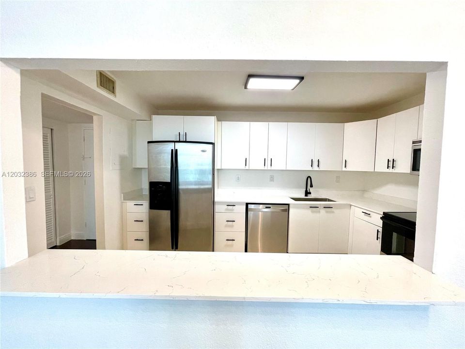 For Rent: $2,390 (1 beds, 1 baths, 1000 Square Feet)