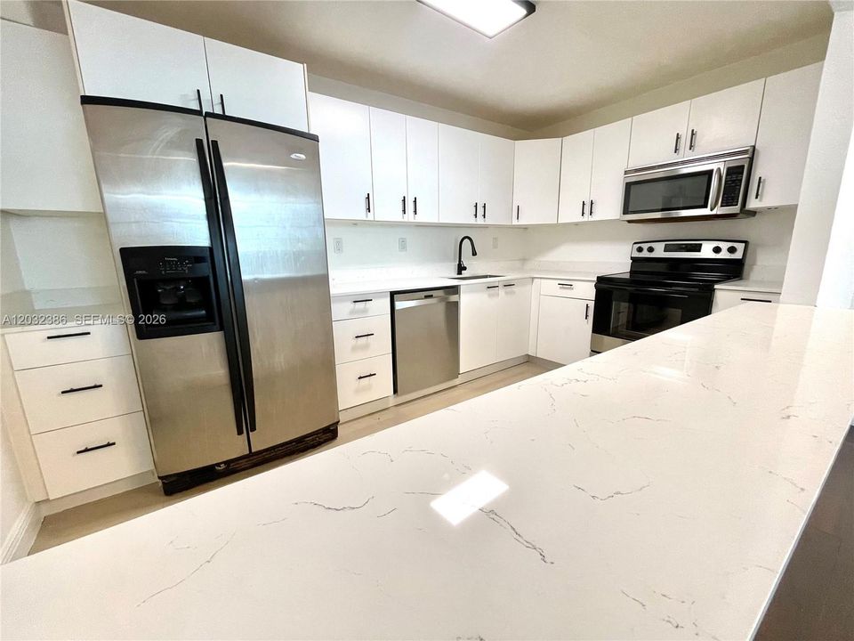 For Rent: $2,390 (1 beds, 1 baths, 1000 Square Feet)