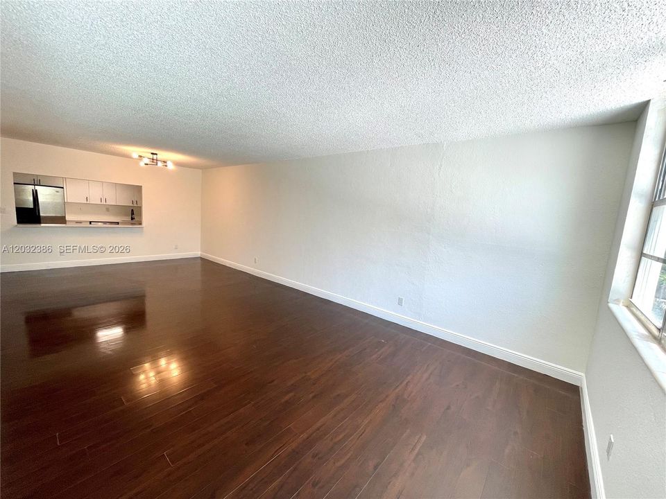For Rent: $2,390 (1 beds, 1 baths, 1000 Square Feet)