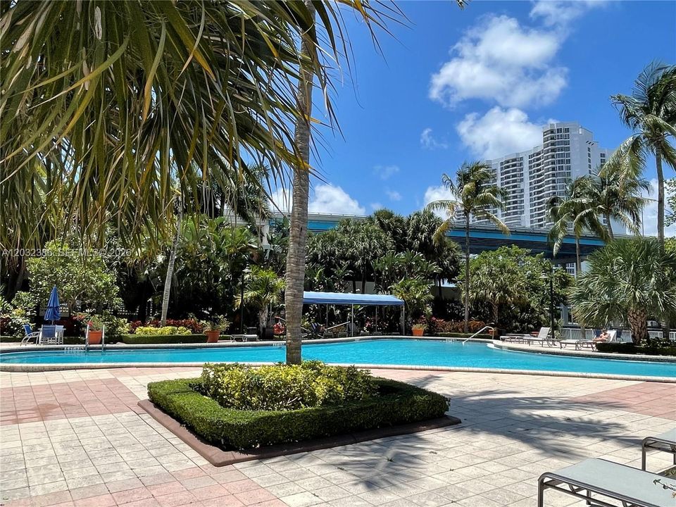 For Rent: $2,390 (1 beds, 1 baths, 1000 Square Feet)