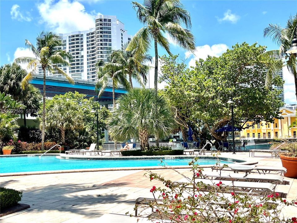 For Rent: $2,390 (1 beds, 1 baths, 1000 Square Feet)