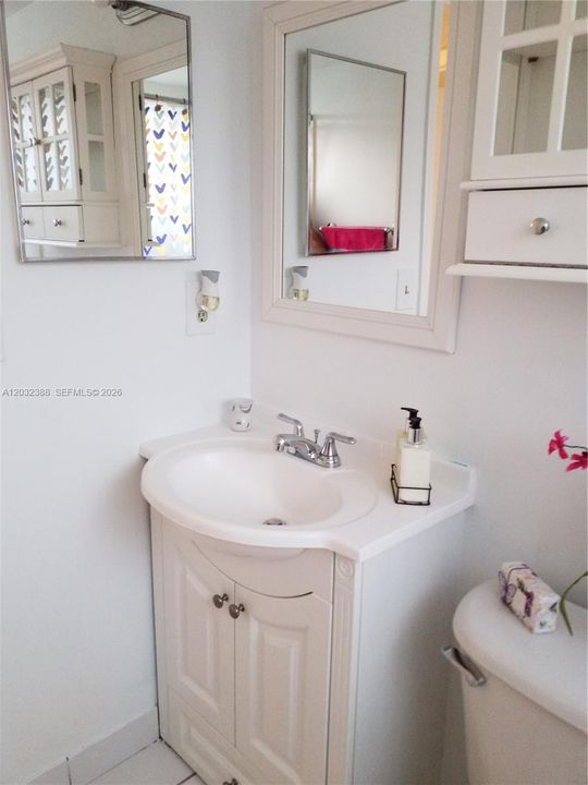 For Rent: $2,200 (2 beds, 2 baths, 900 Square Feet)