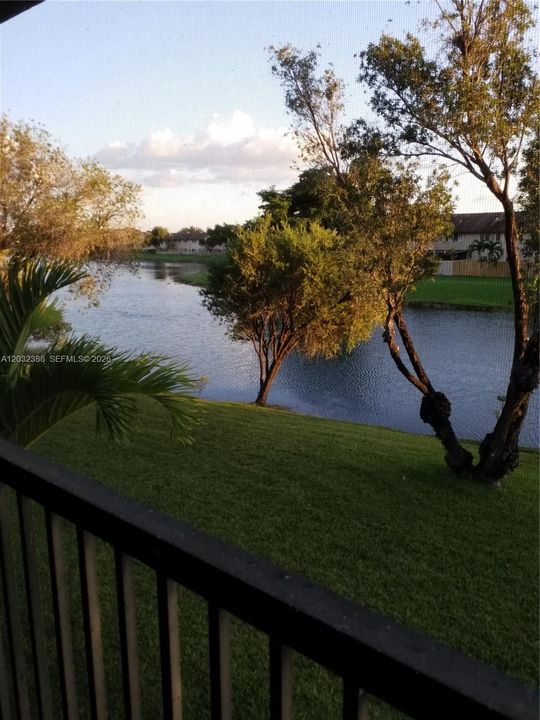 For Rent: $2,200 (2 beds, 2 baths, 900 Square Feet)