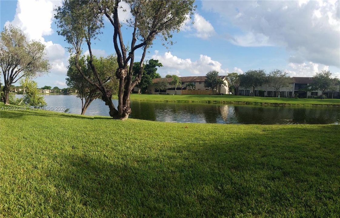 For Rent: $2,200 (2 beds, 2 baths, 900 Square Feet)