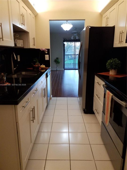 For Rent: $2,200 (2 beds, 2 baths, 900 Square Feet)
