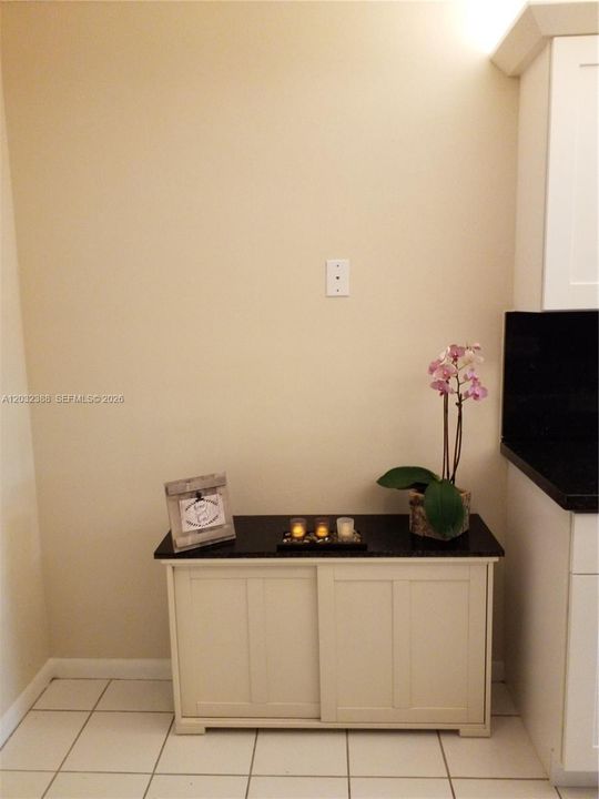 For Rent: $2,200 (2 beds, 2 baths, 900 Square Feet)