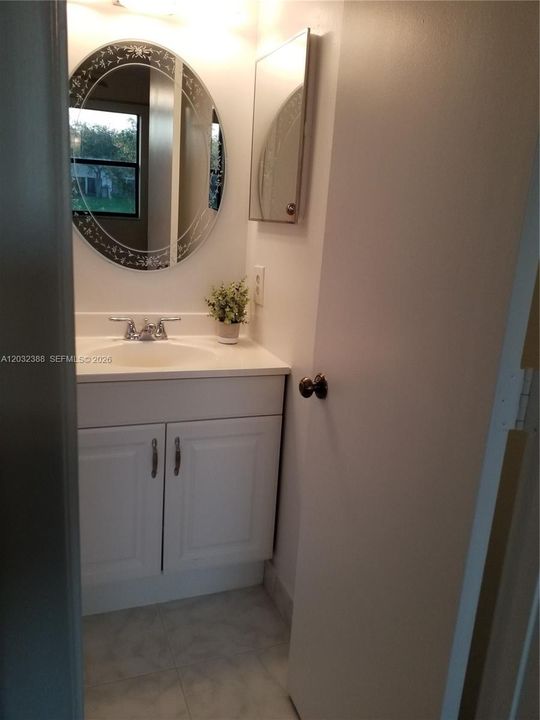 For Rent: $2,200 (2 beds, 2 baths, 900 Square Feet)