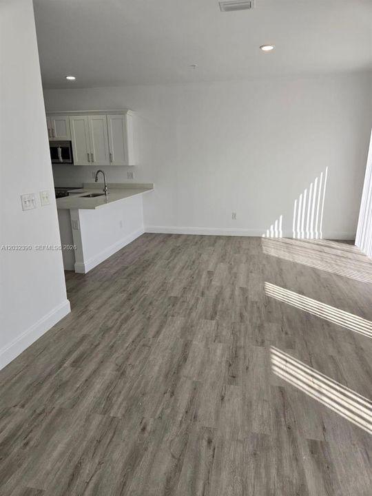 В аренду: $2,850 (3 спален, 2 ванн, 1528 Квадратных фут)