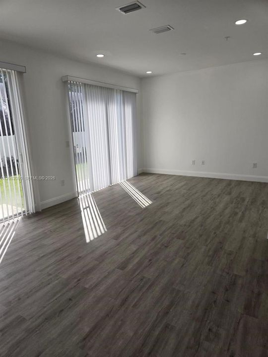 В аренду: $2,850 (3 спален, 2 ванн, 1528 Квадратных фут)