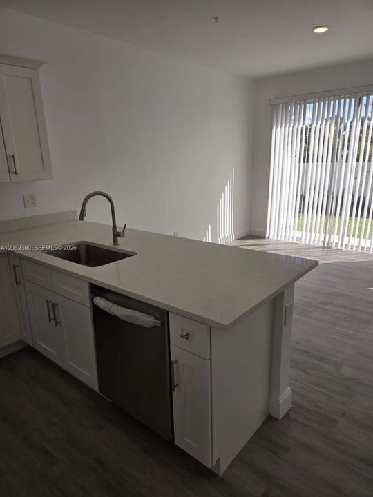 В аренду: $2,850 (3 спален, 2 ванн, 1528 Квадратных фут)