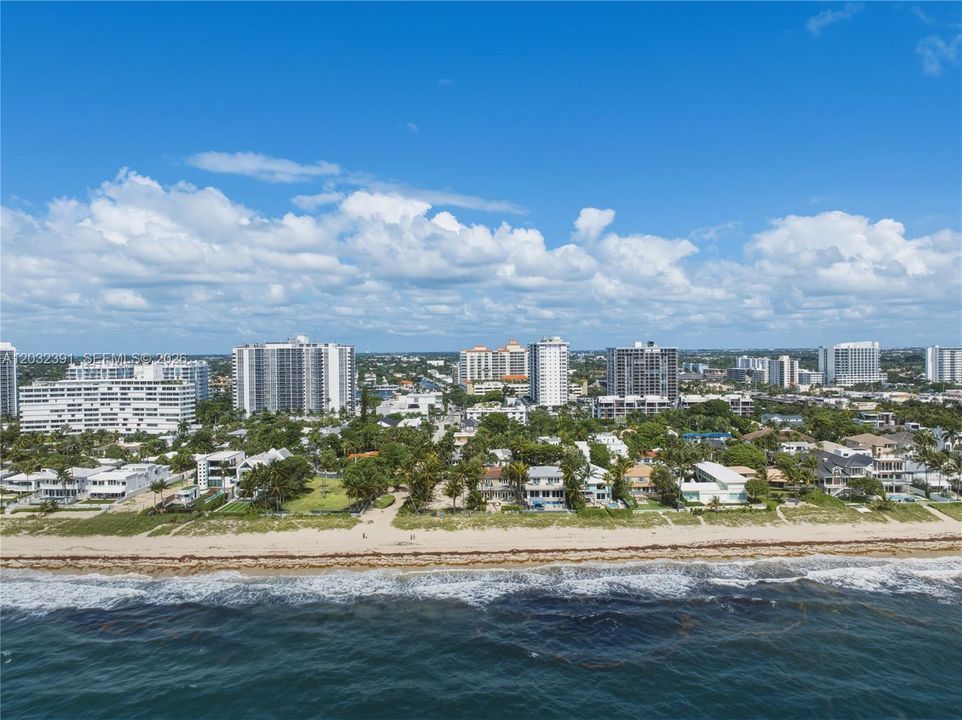For Sale: $210,000 (1 beds, 2 baths, 598 Square Feet)
