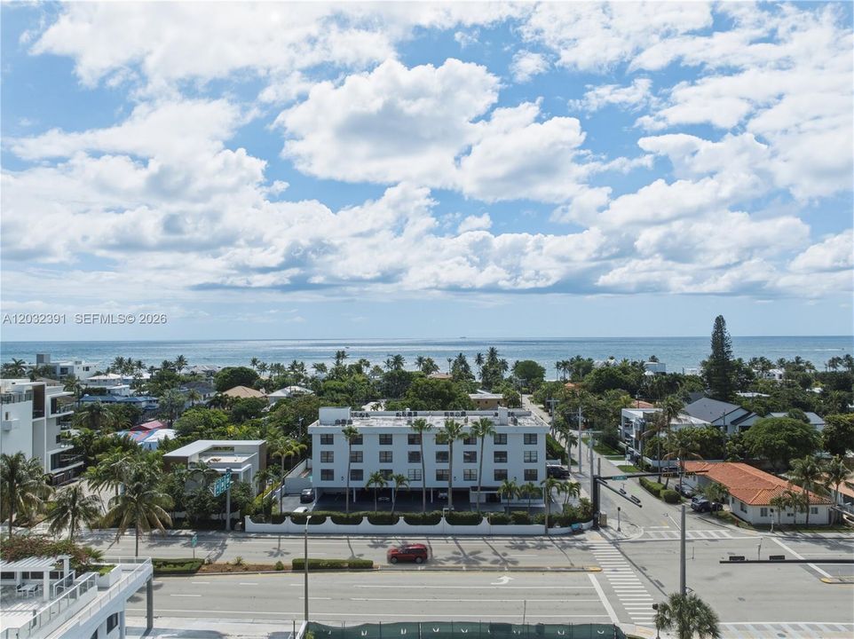 For Sale: $210,000 (1 beds, 2 baths, 598 Square Feet)