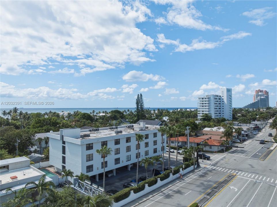 For Sale: $210,000 (1 beds, 2 baths, 598 Square Feet)