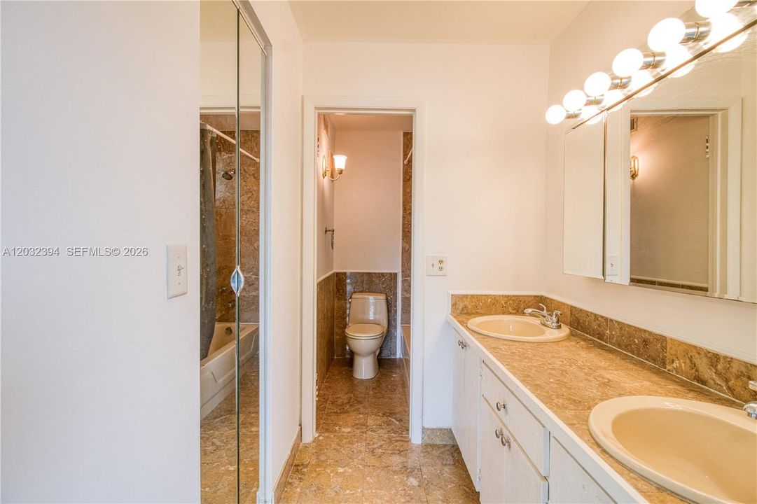 For Rent: $2,900 (2 beds, 2 baths, 1060 Square Feet)