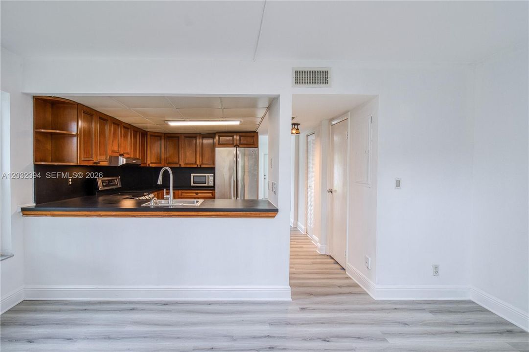 For Rent: $2,900 (2 beds, 2 baths, 1060 Square Feet)