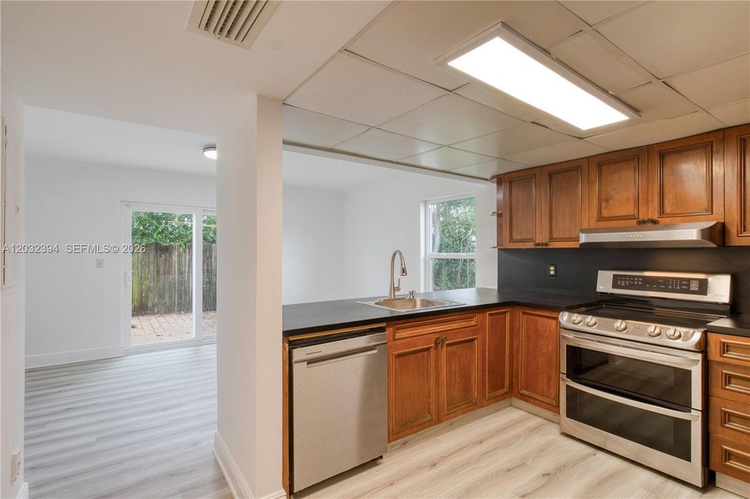 For Rent: $2,900 (2 beds, 2 baths, 1060 Square Feet)