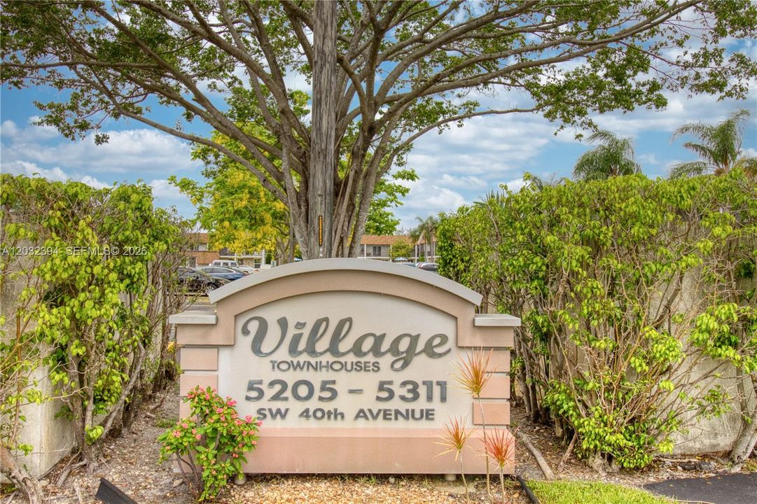 For Rent: $2,900 (2 beds, 2 baths, 1060 Square Feet)