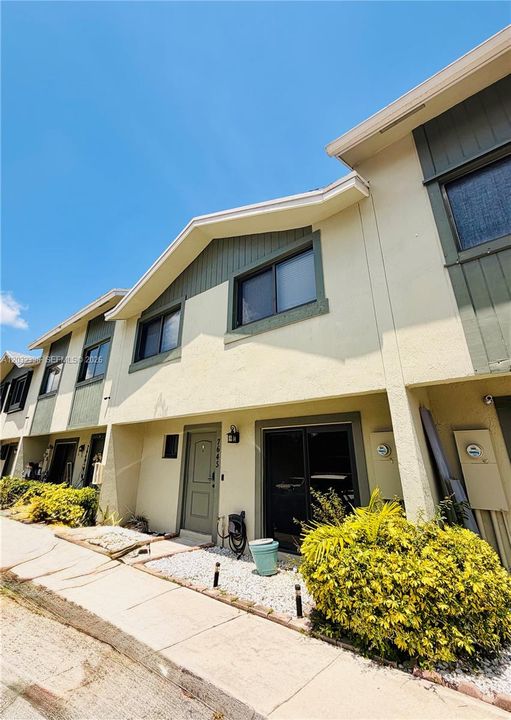 For Sale: $380,000 (3 beds, 2 baths, 1518 Square Feet)