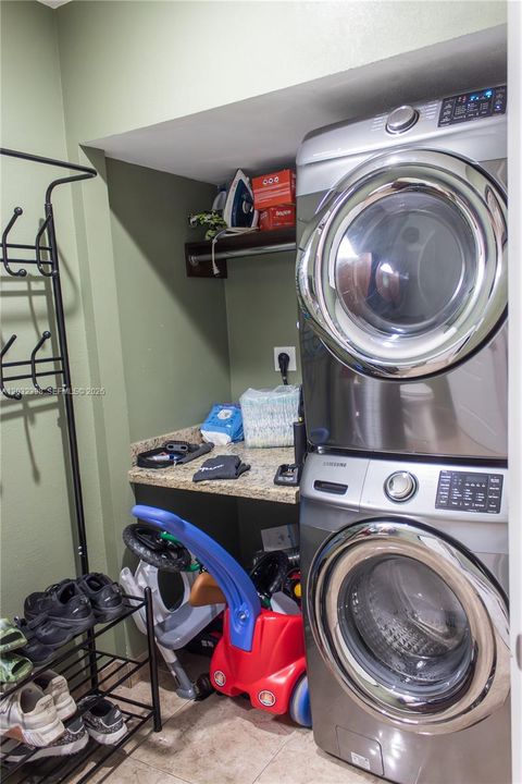 For Sale: $380,000 (3 beds, 2 baths, 1518 Square Feet)