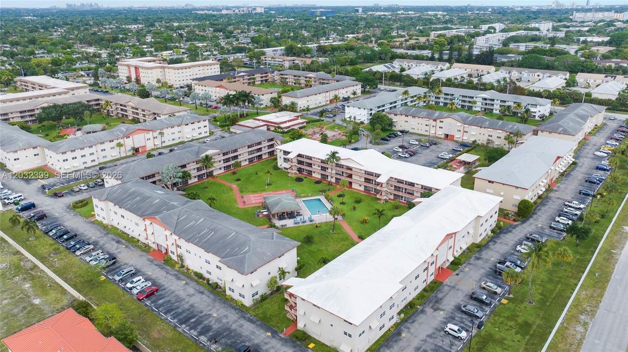 For Sale: $112,000 (1 beds, 1 baths, 720 Square Feet)
