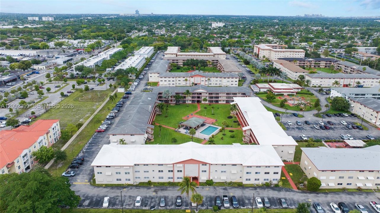 For Sale: $112,000 (1 beds, 1 baths, 720 Square Feet)