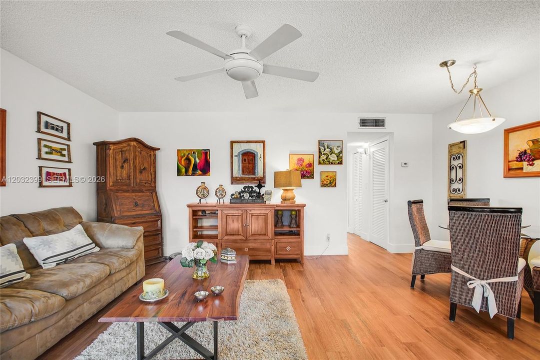 For Sale: $112,000 (1 beds, 1 baths, 720 Square Feet)