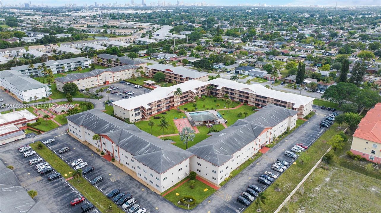 For Sale: $112,000 (1 beds, 1 baths, 720 Square Feet)