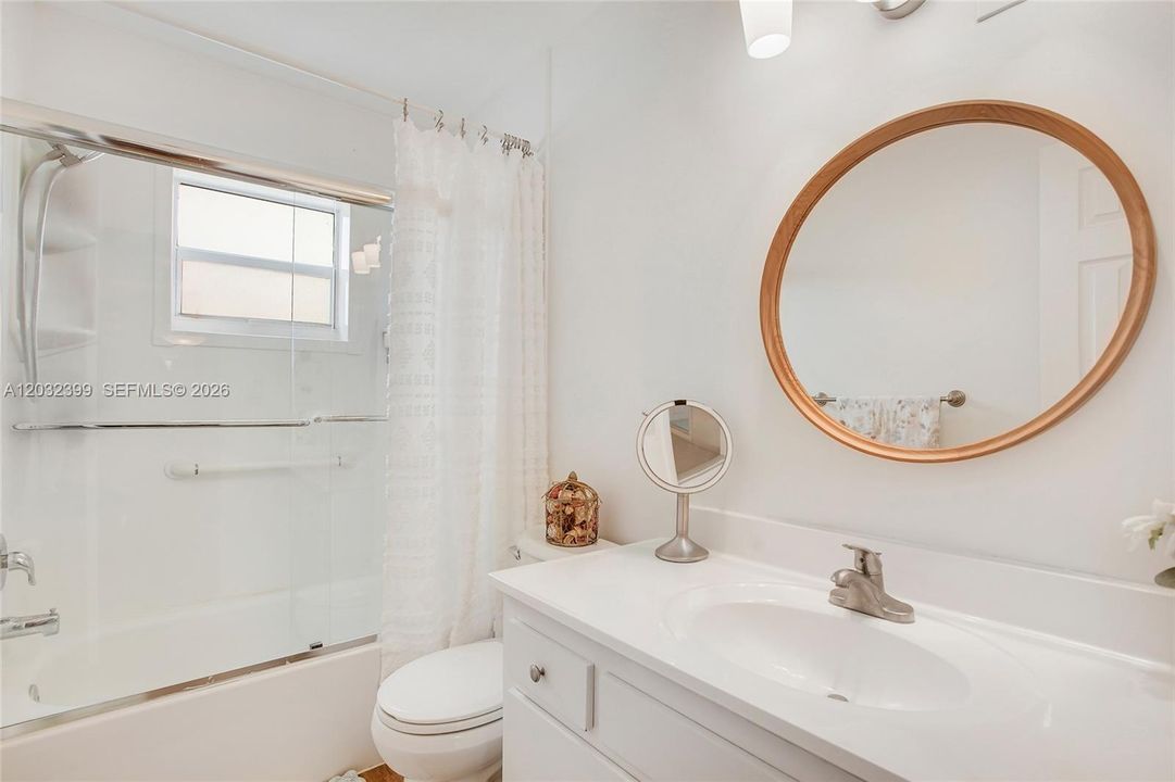 For Sale: $112,000 (1 beds, 1 baths, 720 Square Feet)