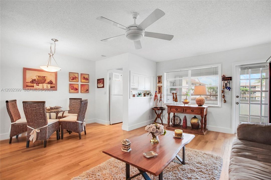 For Sale: $112,000 (1 beds, 1 baths, 720 Square Feet)