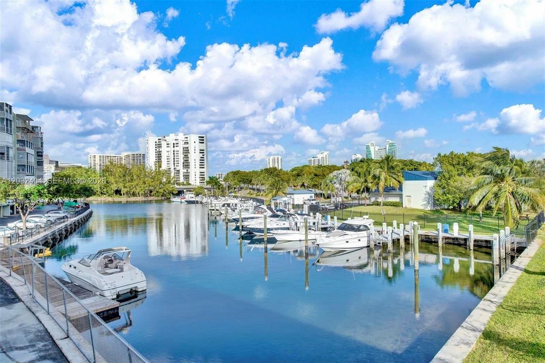 For Sale: $135,000 (1 beds, 1 baths, 320 Square Feet)