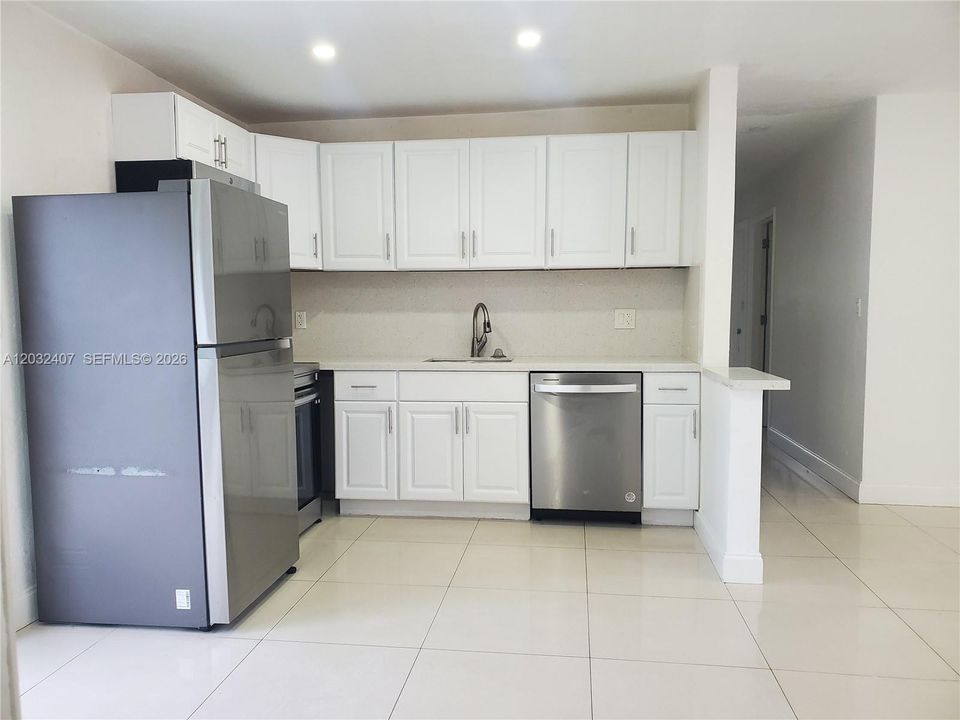 For Sale: $470,000 (4 beds, 2 baths, 1184 Square Feet)