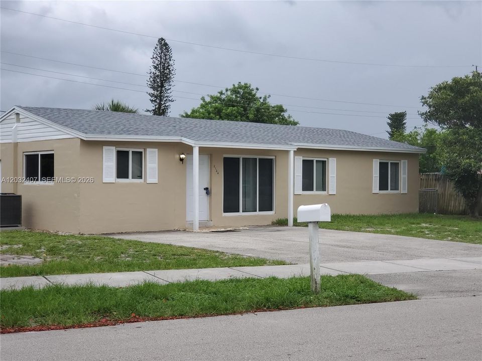 For Sale: $470,000 (4 beds, 2 baths, 1184 Square Feet)