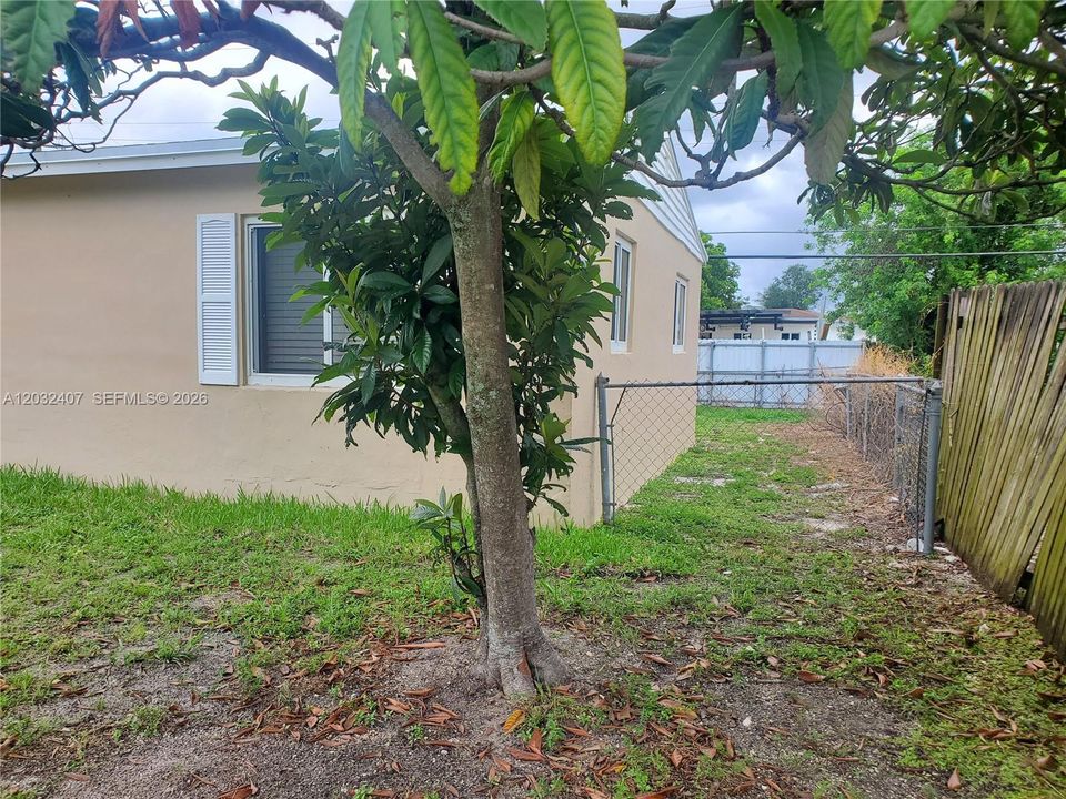 For Sale: $470,000 (4 beds, 2 baths, 1184 Square Feet)