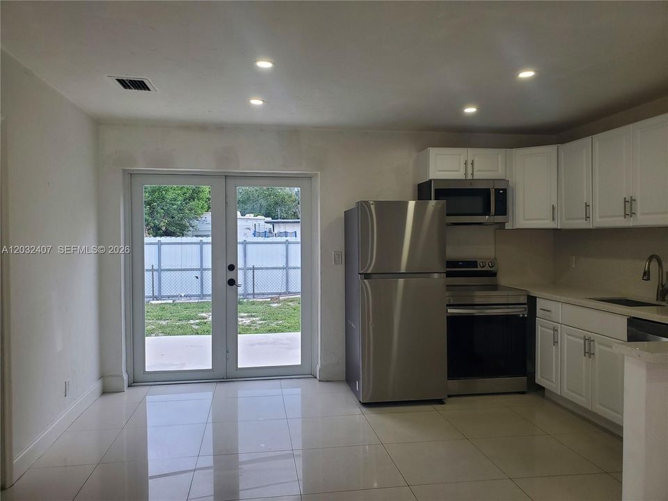 For Sale: $470,000 (4 beds, 2 baths, 1184 Square Feet)