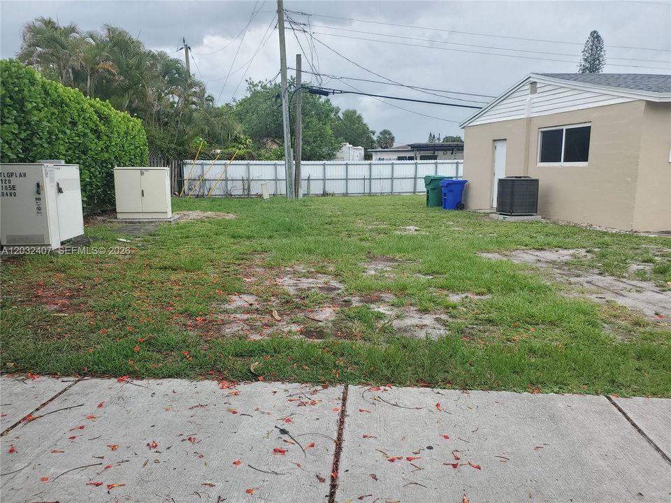 For Sale: $470,000 (4 beds, 2 baths, 1184 Square Feet)