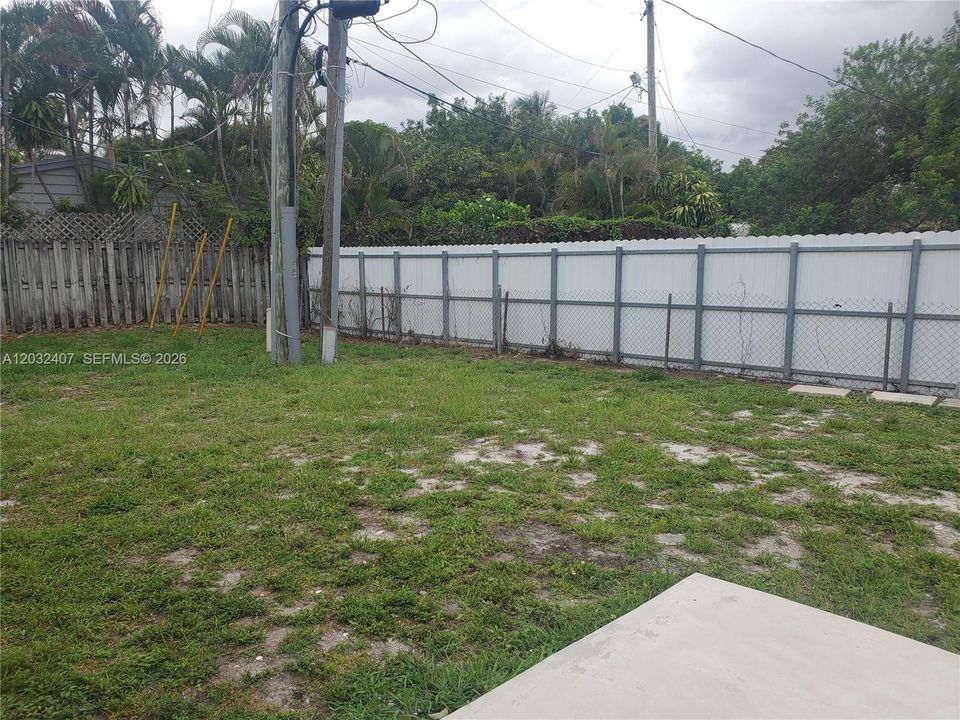 For Sale: $470,000 (4 beds, 2 baths, 1184 Square Feet)