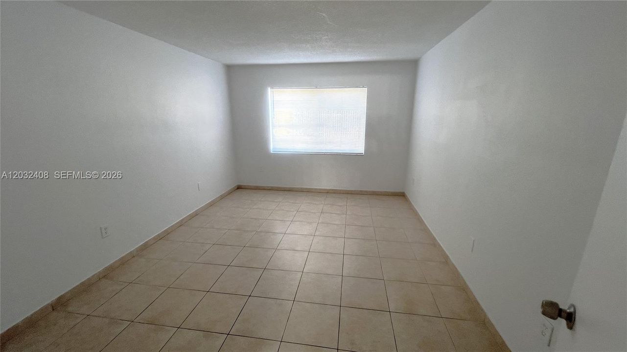 For Rent: $1,675 (1 beds, 1 baths, 730 Square Feet)