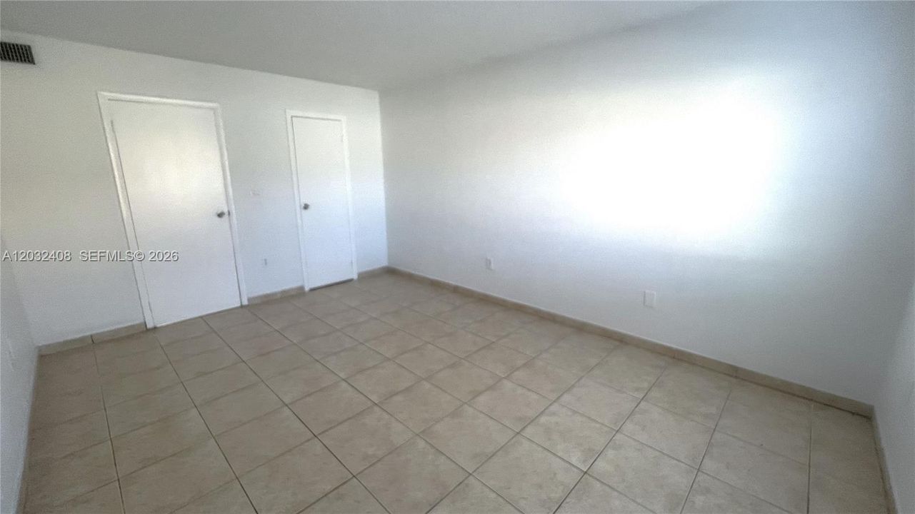 For Rent: $1,675 (1 beds, 1 baths, 730 Square Feet)