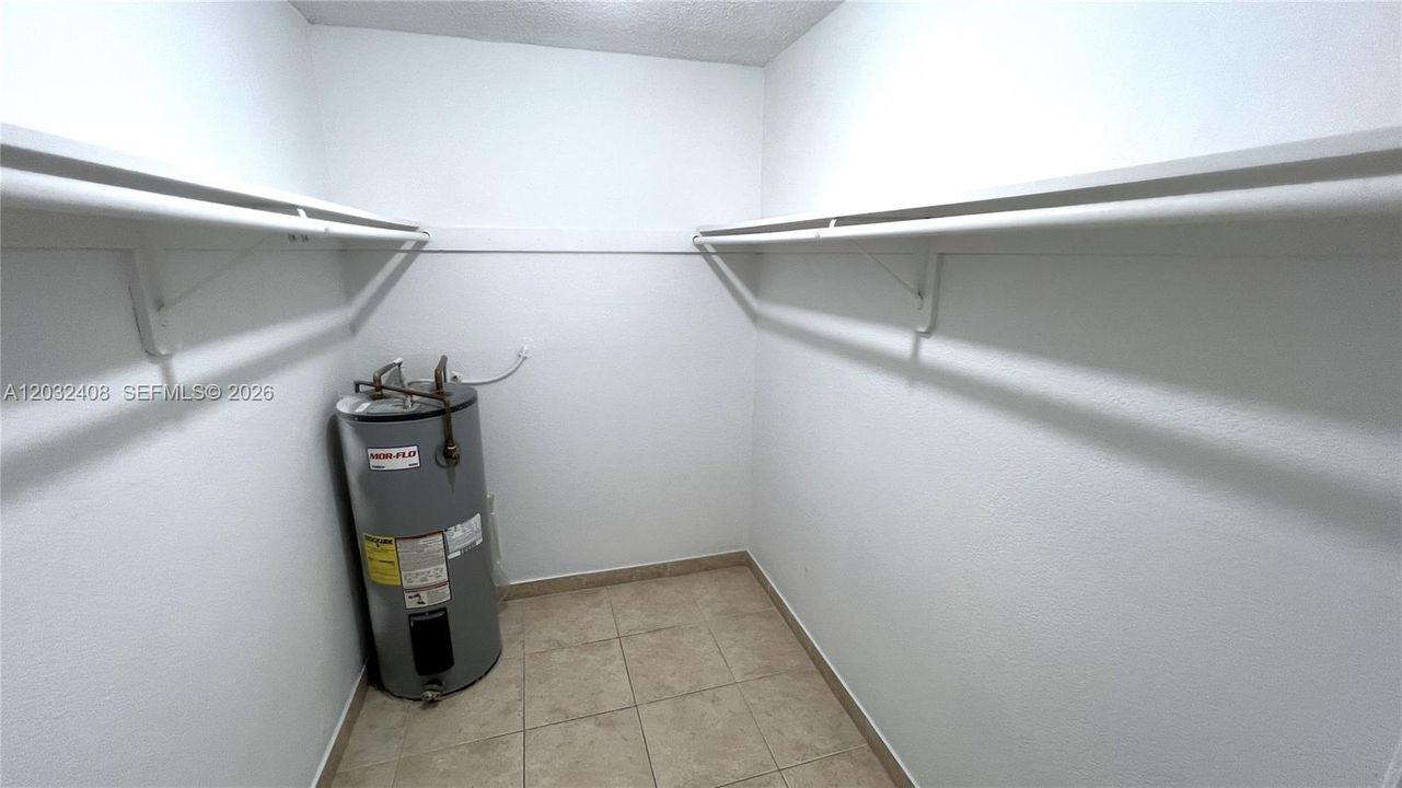 For Rent: $1,675 (1 beds, 1 baths, 730 Square Feet)